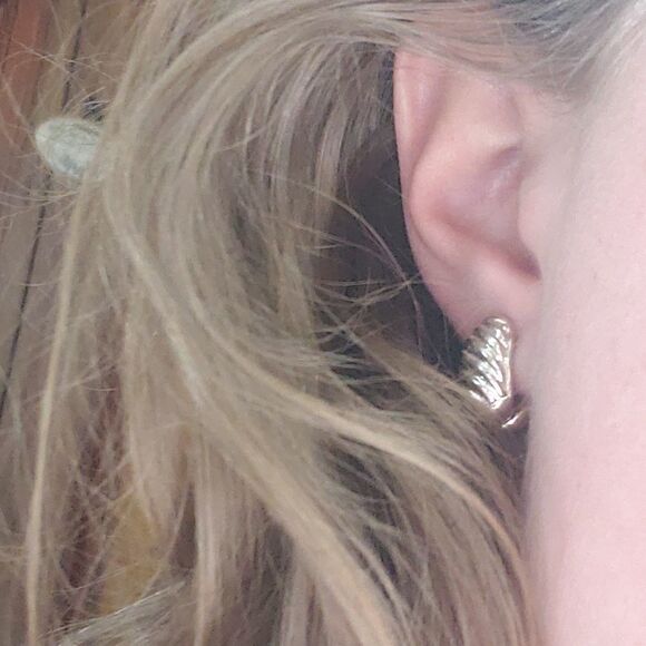 Vintage Magnetic Clip on Earrings - Picture 2 of 4